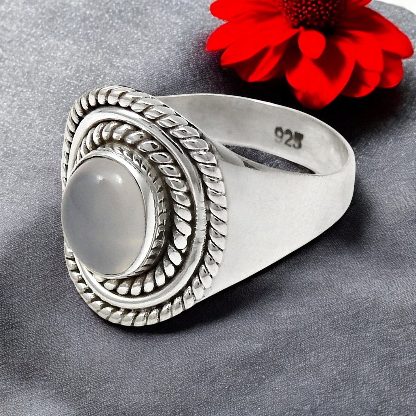 Chalcedony Stone 925 Solid Silver Elegant Cocktail Ring